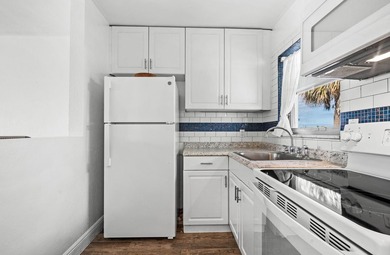 Move-in ready 1/1 condo on golf course in 55+ community. Kitchen - photo 6