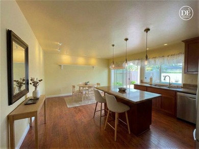 Just one mile from the beach, this immaculate and move-in ready - photo 11