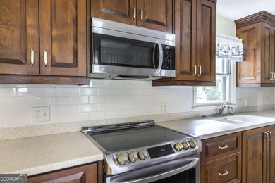 This move-in-ready, single-story 3-bedroom, 1.5-bathroom brick - photo 12
