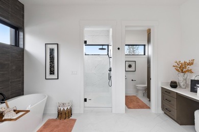 Welcome to refined modern farmhouse living in this stunning - photo 28