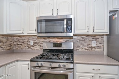 Single-level Crystal Gardens home with lake views, newer pool - photo 6