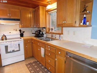 Custom Lake Front Home - photo 13