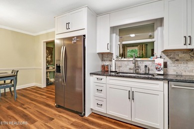 Completely Remodeled Home on a Double Lot - Move-In Ready! Don't - photo 10