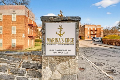 Spacious and sun-filled open-concept one-bedroom home located in - photo 1
