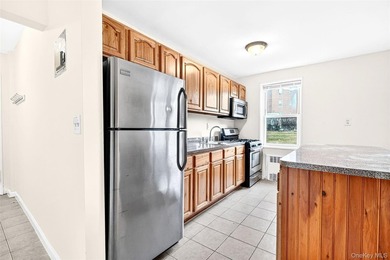 Spacious and sun-filled open-concept one-bedroom home located in - photo 4