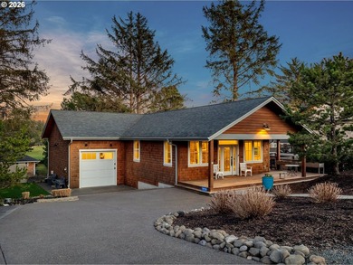 Easy living in this 2019 custom built home in excellent - photo 1