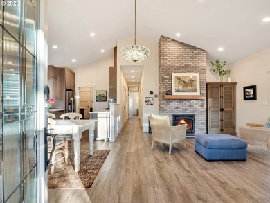 Easy living in this 2019 custom built home in excellent - photo 7