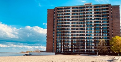 Lake Michigan - Cook County Condo Active Under Contract in Chicago Illinois