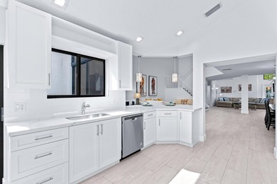 Explore an exceptional 3-bedroom plus den/bonus room, 4.5-bath - photo 11