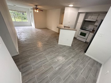 Welcome to paradise in West Palm Beach! This recently updated - photo 1