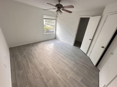 Welcome to paradise in West Palm Beach! This recently updated - photo 4