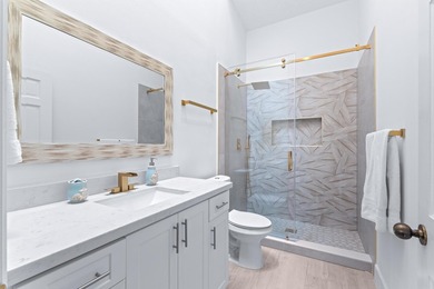 Explore an exceptional 3-bedroom plus den/bonus room, 4.5-bath - photo 32