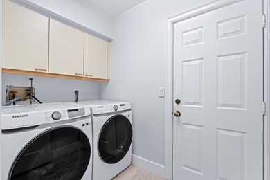 Explore an exceptional 3-bedroom plus den/bonus room, 4.5-bath - photo 38