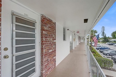 Welcome to this charming 1 Bedroom/1 Bathroom top-floor condo in - photo 2