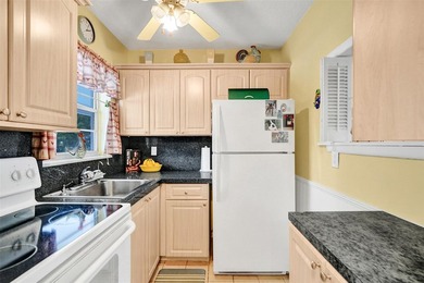 Welcome to this charming 1 Bedroom/1 Bathroom top-floor condo in - photo 3
