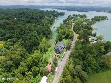 Welcome to 975 Lake Smoky Rd, a rare lakefront retreat with 2 - photo 4