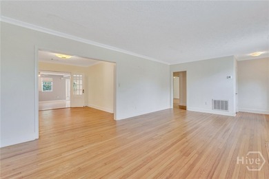 Space, Space & More Space. Situated directly on vibrant Hull - photo 6