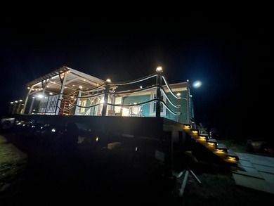 A fisherman's paradise with extremely private frontage along the - photo 4