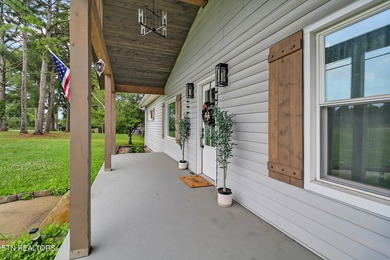 Could this be your dream home? Fully renovated with charming - photo 2