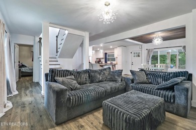 Could this be your dream home? Fully renovated with charming - photo 5