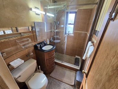 Charming 1BD apartment on the 3rd floor features Venetian stucco