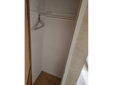 Charming 1BD apartment on the 3rd floor features Venetian stucco