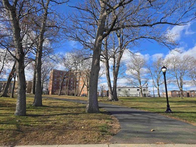 Charming 1BD apartment on the 3rd floor features Venetian stucco