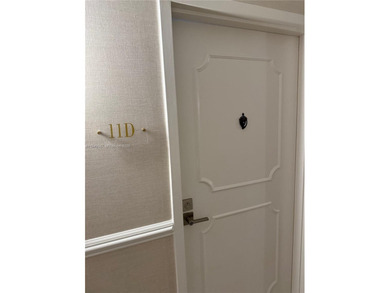 Wake up to breathtaking, unobstructed Intracoastal and Miami