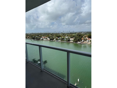 Wake up to breathtaking, unobstructed Intracoastal and Miami