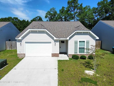 This beautiful home in Gulfport is designed for both style and - photo 1
