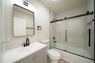 Welcome to this beautifully updated 3-bedroom, 2.5-bathroom home - photo 12