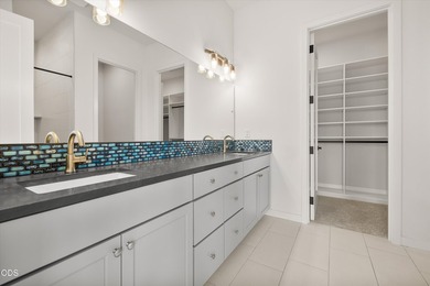 Stunning Northwest Modern masterpiece on a prime corner lot! - photo 15