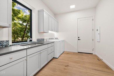 Stunning Northwest Modern masterpiece on a prime corner lot! - photo 17