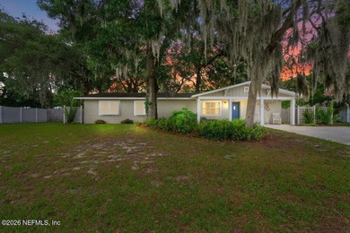 Perfectly positioned on a generous TRIPLE LOT along a quiet - photo 1