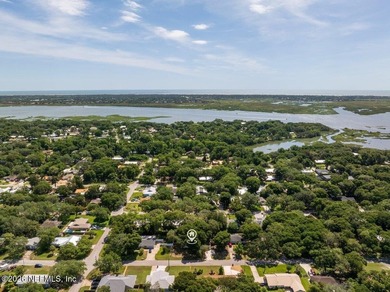 Perfectly positioned on a generous TRIPLE LOT along a quiet - photo 6