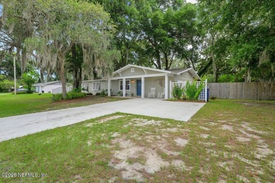 Perfectly positioned on a generous TRIPLE LOT along a quiet - photo 8