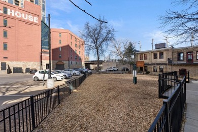 Gorgeous views of the city skyline and Mississippi riverfront - photo 28