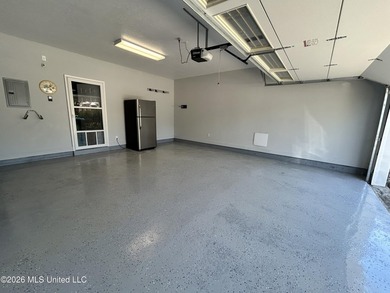 Just 0.6 miles from the beach, this beautifully positioned condo - photo 31