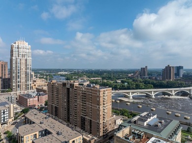 Gorgeous views of the city skyline and Mississippi riverfront - photo 48
