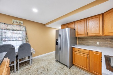Welcome to this beautifully maintained 2-bedroom, 1-bath mobile - photo 11