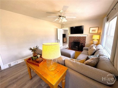 Updated Mid-Century Modern on the Westside. This 3 bed/2bath