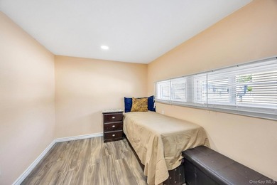 Welcome to this beautifully maintained 2-bedroom, 1-bath mobile - photo 22