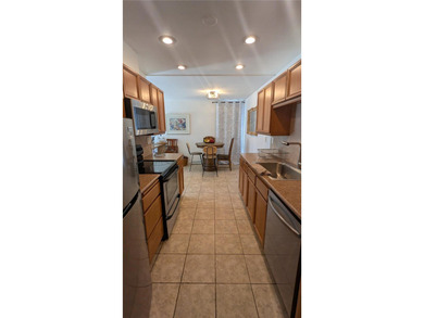 Spacious 3 bedroom ground level condo in central Ventura - photo 3