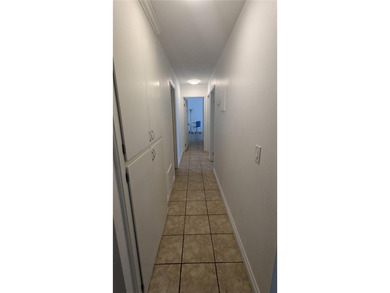 Spacious 3 bedroom ground level condo in central Ventura - photo 8