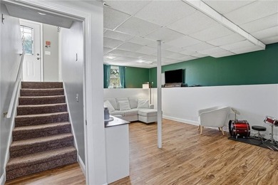 Welcome to this bright and inviting home in Warwick's desirable - photo 12