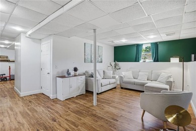 Welcome to this bright and inviting home in Warwick's desirable - photo 13