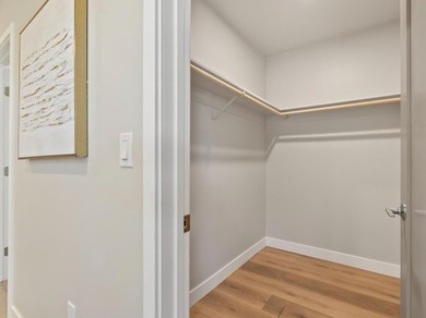 Exceptional Rose Garden property offering 5 bedrooms and 4 full - photo 16