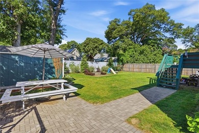 Welcome to this bright and inviting home in Warwick's desirable - photo 17