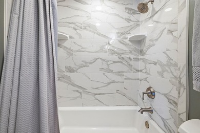 Fully renovated one-bedroom, one-bathroom condo in the Atlantis - photo 23