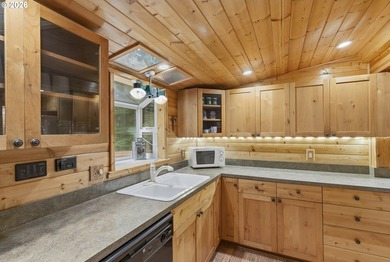 Escape to the mountains and enjoy everything Northwoods has to - photo 8
